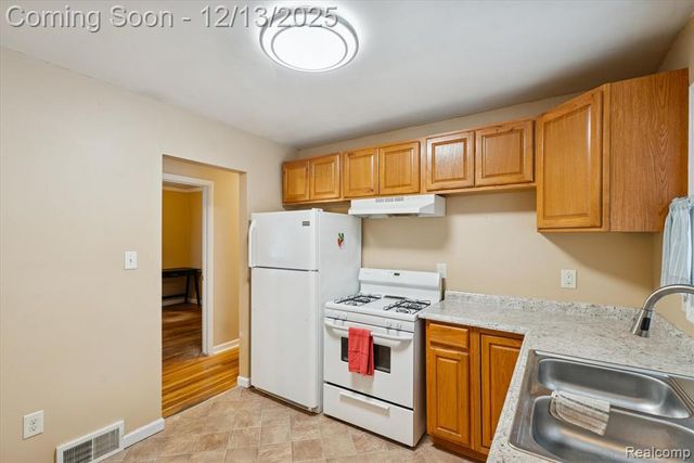 21376 Wendell Street, Clinton Township, MI 48036