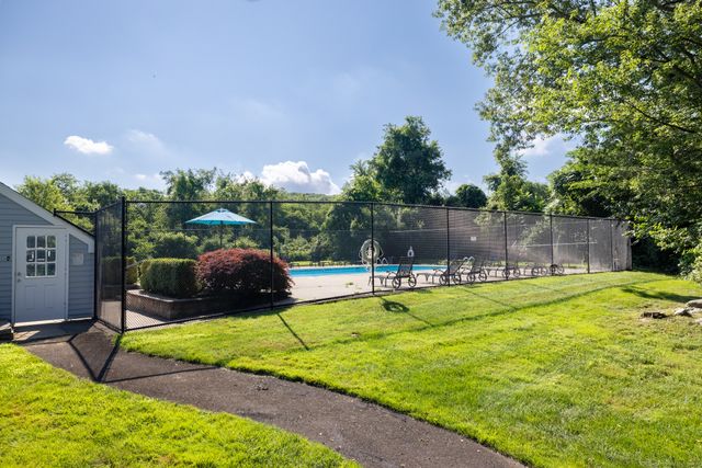112 Cannon Ridge Drive 112, Watertown, CT 06795