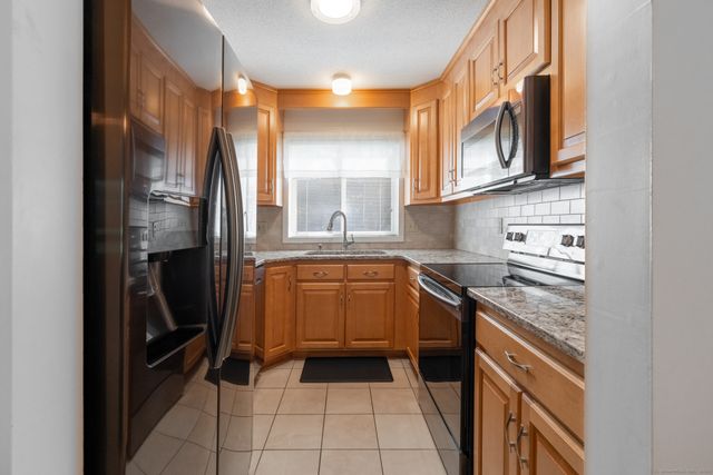 112 Cannon Ridge Drive 112, Watertown, CT 06795