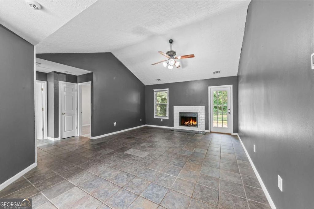 185 Jimmy Reynolds Drive, Jefferson, GA 30549 — photo 4