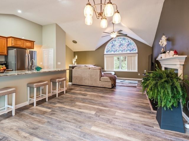37 Moreland Green Dr, Worcester, MA 01609