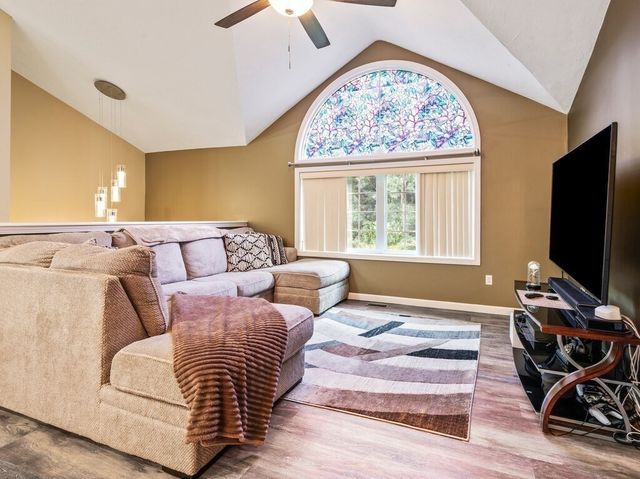 37 Moreland Green Dr, Worcester, MA 01609