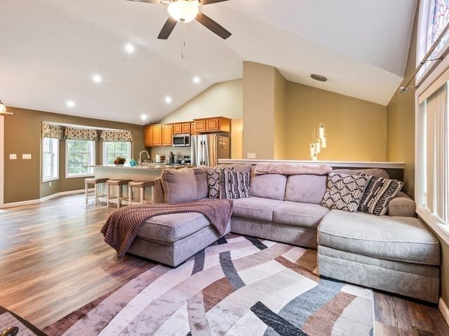 37 Moreland Green Dr, Worcester, MA 01609