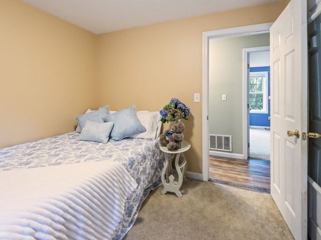 37 Moreland Green Dr, Worcester, MA 01609
