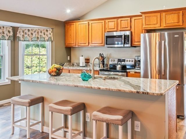 37 Moreland Green Dr, Worcester, MA 01609