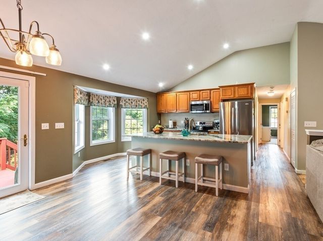 37 Moreland Green Dr, Worcester, MA 01609