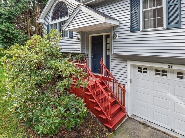 37 Moreland Green Dr, Worcester, MA 01609