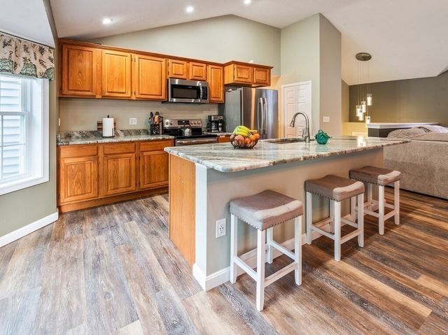 37 Moreland Green Dr, Worcester, MA 01609