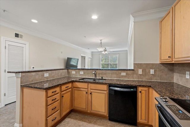 2244 Ashley Crossing Drive 324, Charleston, SC 29414
