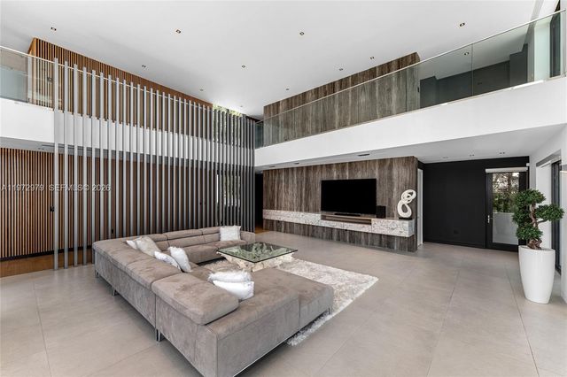 1270 NE 82nd St, Miami, FL 33138