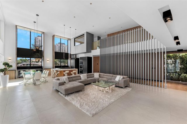 1270 NE 82nd St, Miami, FL 33138