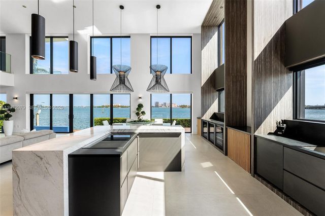 1270 NE 82nd St, Miami, FL 33138