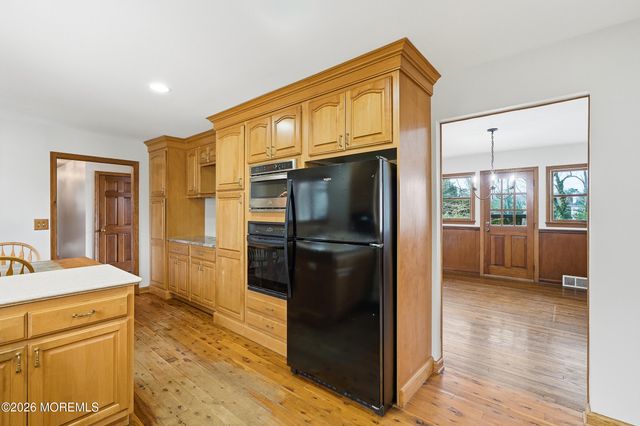 111 Harbor Green Circle, Lincroft, NJ 07738