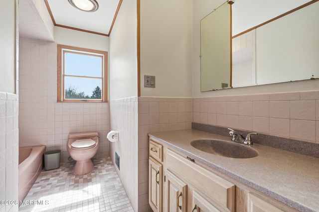 111 Harbor Green Circle, Lincroft, NJ 07738