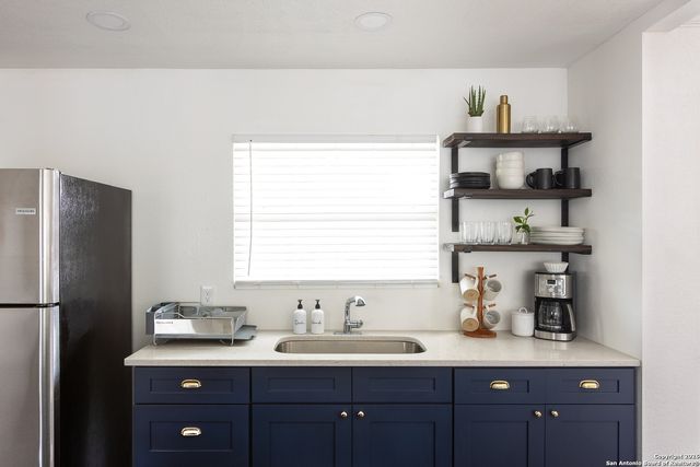 434 Pinewood Ln, San Antonio, TX 78216