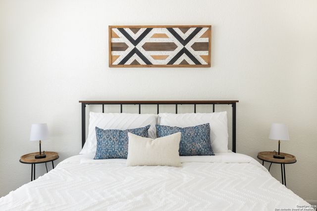 434 Pinewood Ln, San Antonio, TX 78216