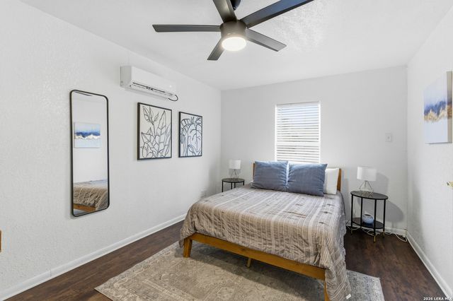 434 Pinewood Ln, San Antonio, TX 78216