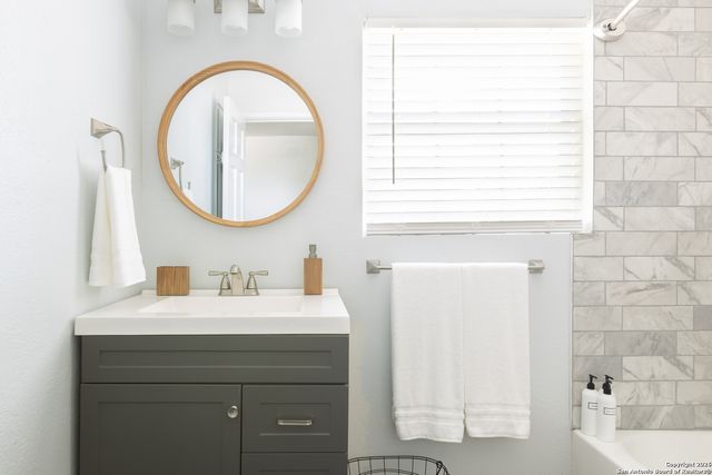 434 Pinewood Ln, San Antonio, TX 78216