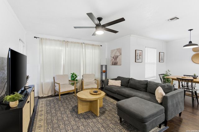 434 Pinewood Ln, San Antonio, TX 78216