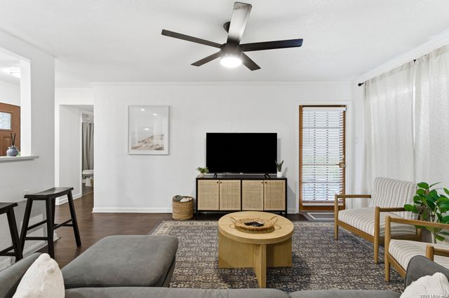 434 Pinewood Ln, San Antonio, TX 78216