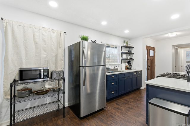 434 Pinewood Ln, San Antonio, TX 78216