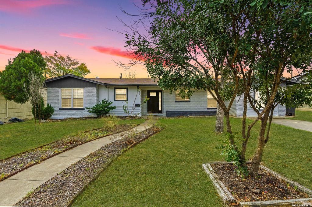 434 Pinewood Ln, San Antonio, TX 78216