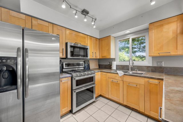 650 Gramsie Road, Shoreview, MN 55126