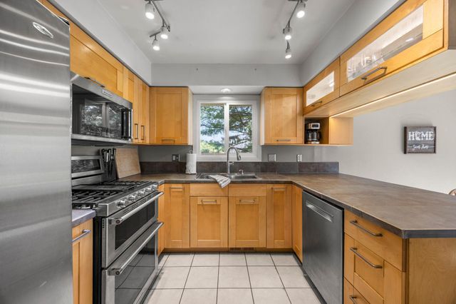 650 Gramsie Road, Shoreview, MN 55126