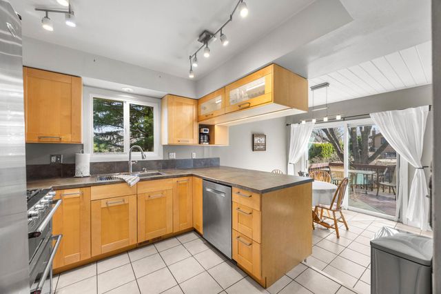 650 Gramsie Road, Shoreview, MN 55126