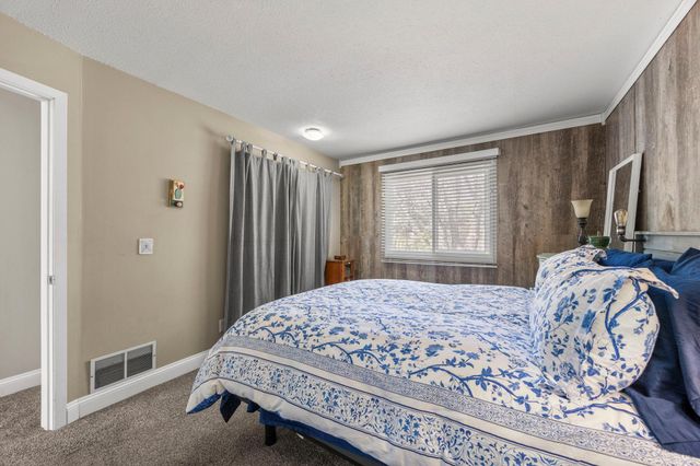 650 Gramsie Road, Shoreview, MN 55126