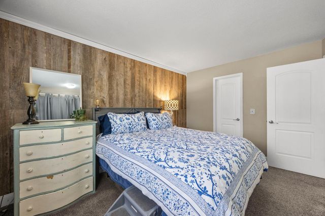 650 Gramsie Road, Shoreview, MN 55126