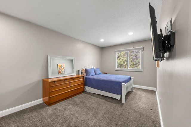 650 Gramsie Road, Shoreview, MN 55126