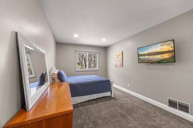 650 Gramsie Road, Shoreview, MN 55126