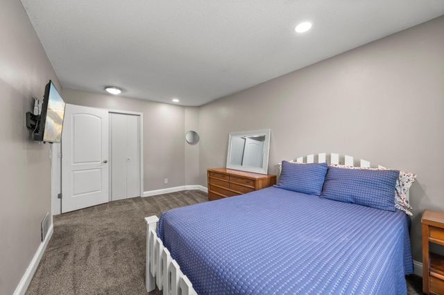 650 Gramsie Road, Shoreview, MN 55126