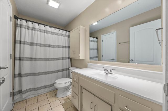 650 Gramsie Road, Shoreview, MN 55126