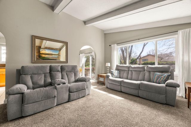 650 Gramsie Road, Shoreview, MN 55126