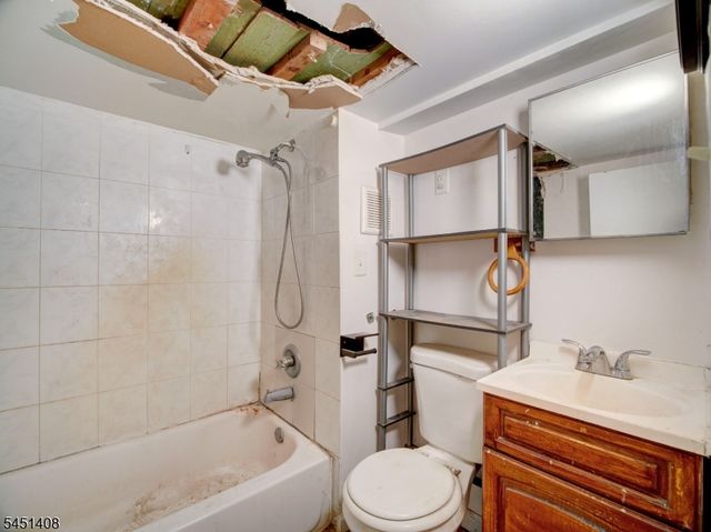 54 N 4Th St, Paterson City, NJ 07522
