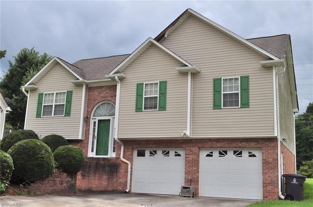 4152 Meredith Woods Lane, Winston-salem, NC 27107