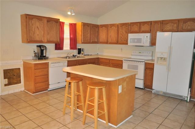 4152 Meredith Woods Lane, Winston-salem, NC 27107
