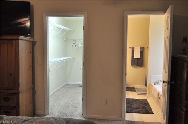 4152 Meredith Woods Lane, Winston-salem, NC 27107
