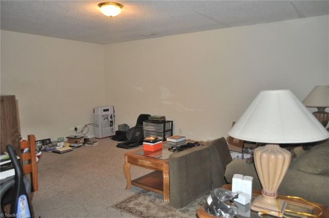4152 Meredith Woods Lane, Winston-salem, NC 27107