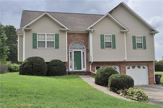4152 Meredith Woods Lane, Winston-salem, NC 27107