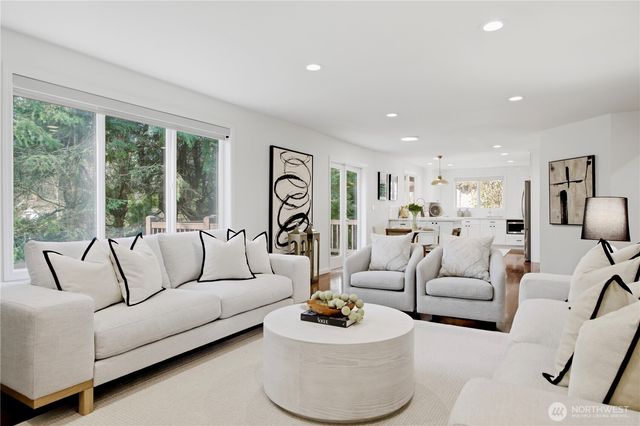 3049 Bellevue Way NE, Bellevue, WA 98004