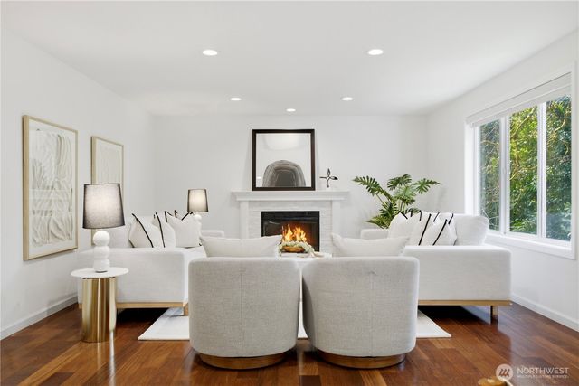 3049 Bellevue Way NE, Bellevue, WA 98004