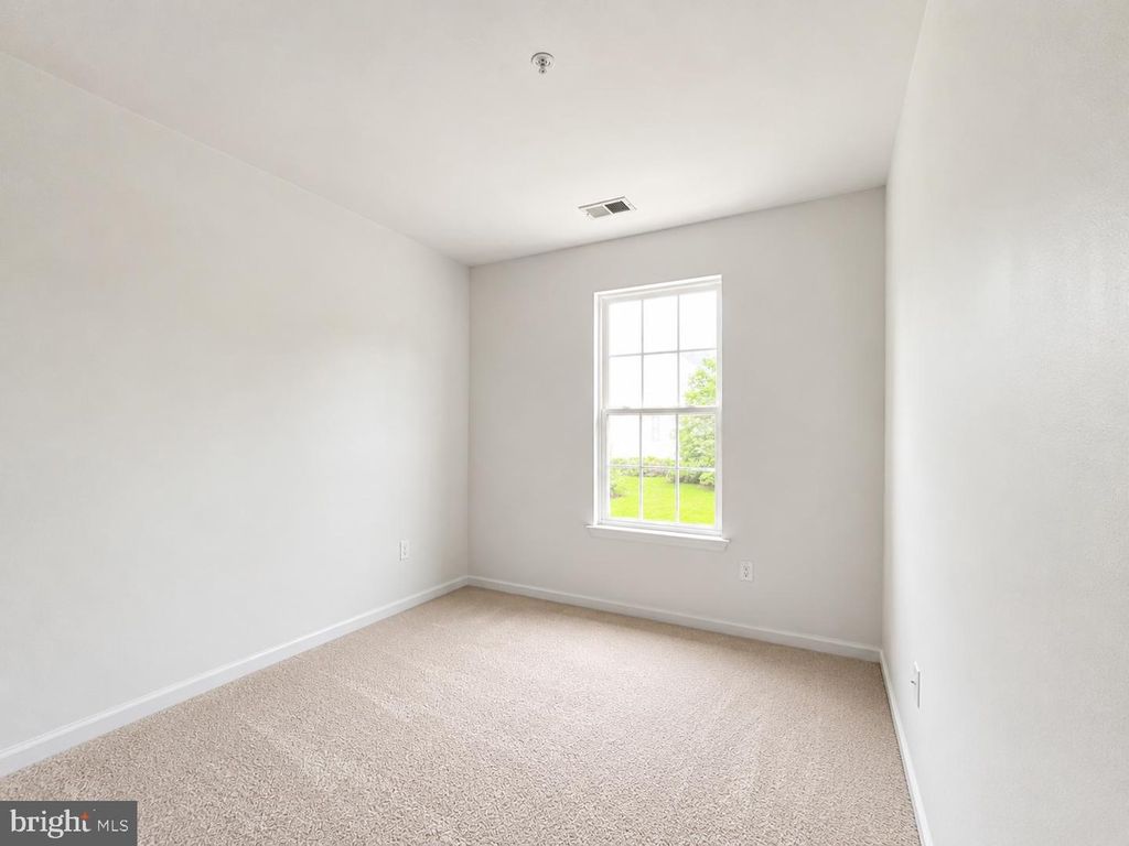 Image 10 of property listing at 3544 WINTHROP LN, Frederick, MD 21704