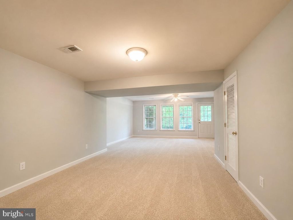 Image 13 of property listing at 3544 WINTHROP LN, Frederick, MD 21704