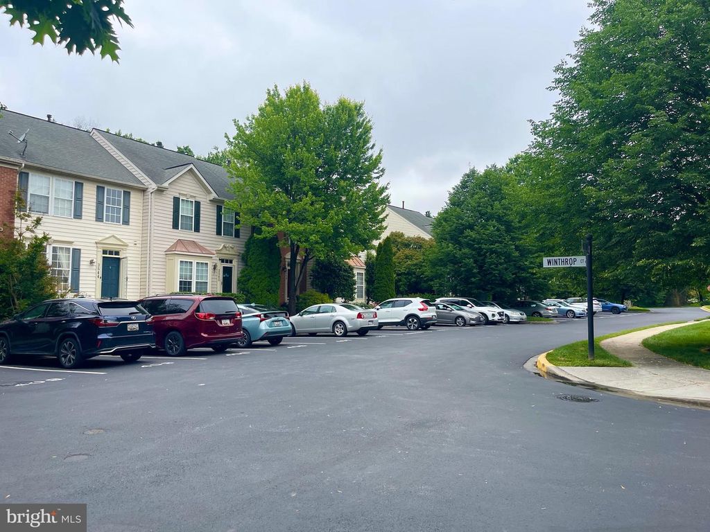 Image 15 of property listing at 3544 WINTHROP LN, Frederick, MD 21704
