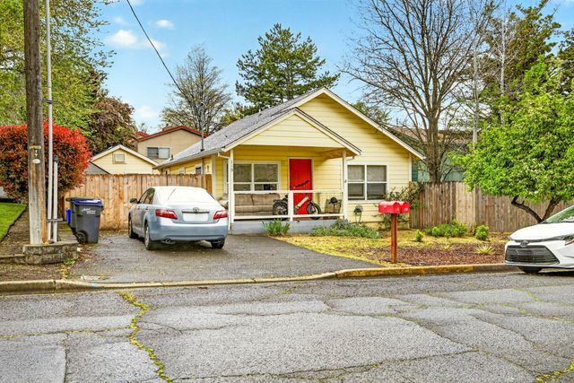 115 California Street, Ashland, OR 97520