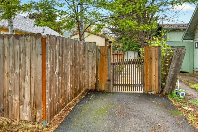 115 California Street, Ashland, OR 97520