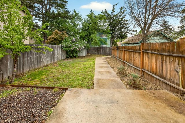 115 California Street, Ashland, OR 97520